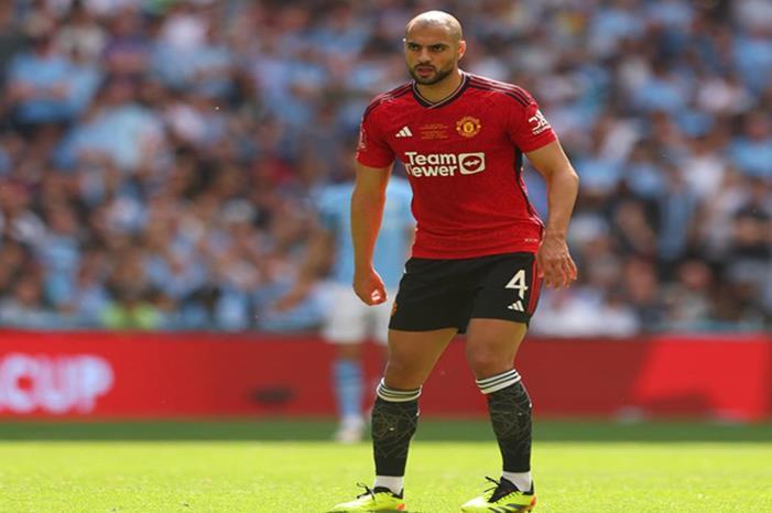 مانشستر يونايتد يحسم موقفه من تفعيل شراء عقد المغربي أمرابط 669d38754c59b76df07296eb