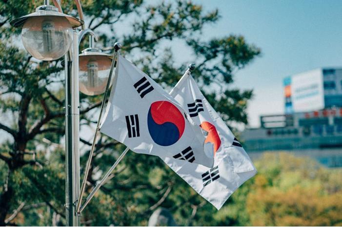 daniel-bernard-qjsmpf0aO48-unsplash