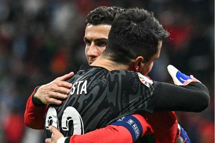 يويفا يكافئ بطل مواجهة البرتغال وسلوفينيا 668389ae423604358554b318