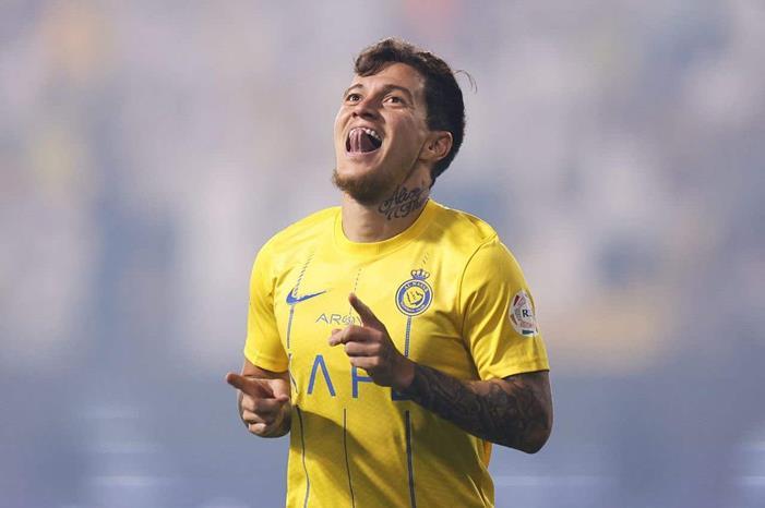 photo_5845713303656054793_y