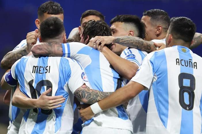 منتخب الأرجنتين يواجه الإكوادور في ربع نهائي كوبا أمريكا 10