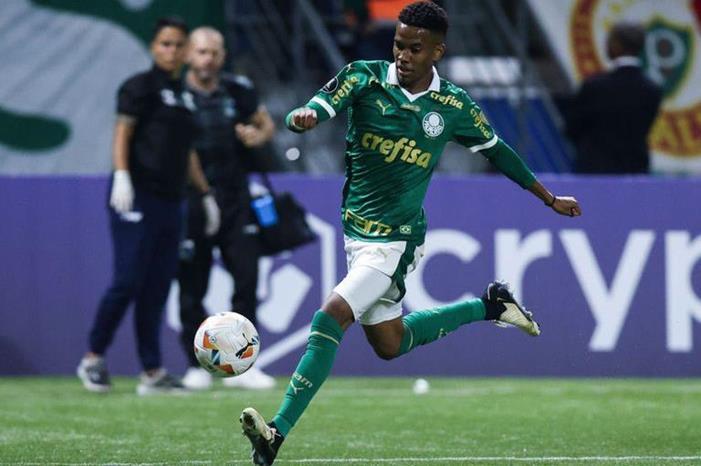 122-224301-chelsea-estevao-willian-2