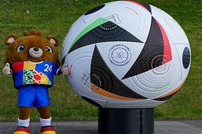 الكشف رسميا عن كرة مباريات نصف نهائي ونهائي يورو 2024 668d1aa24c59b717fd378721