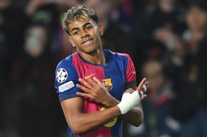 لامين يامال يتلقى هدية ثمينة - صور Capture