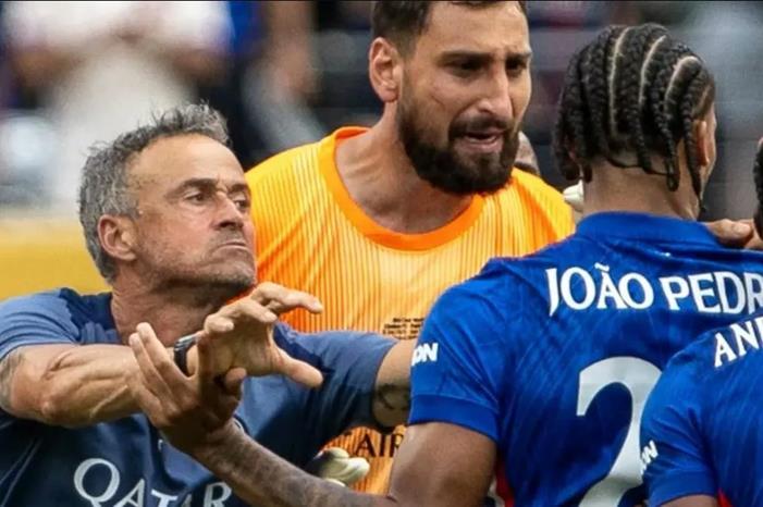 إنريكي يصف نفسه بالغبي بعد مهزلة المونديال .. ورعب من عقوبة فيفا Capture