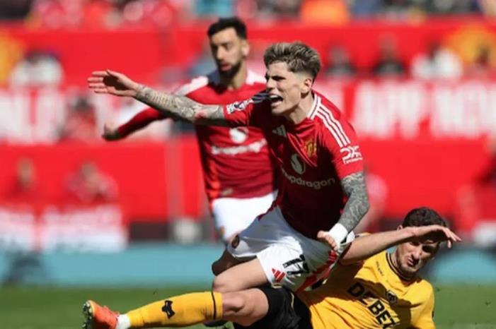 مانشستر يونايتد يستبعد نجمه من قائمة الفريق في الجولة التحضيرية Capture