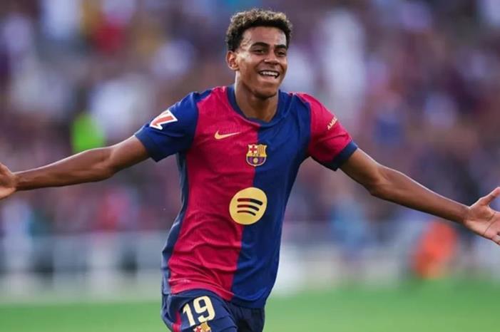 لامين يامال بالقميص رقم 10 Capture