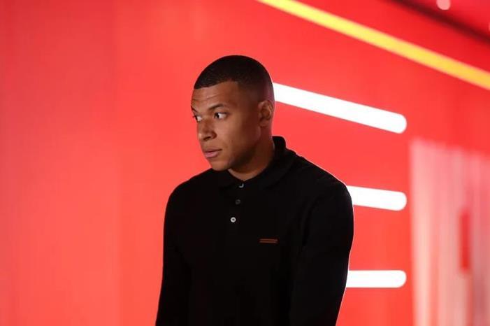 مبابي يدافع عن منح 5 ضباط مبالغ كبيرة والسلطات الفرنسية تحقق Capture