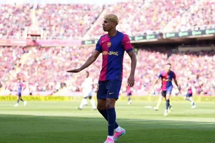 قميص لامين يامال يسجل رقمًا تاريخيًا في متاجر برشلونة Capture