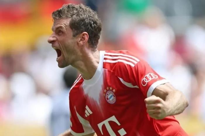 مولر يواصل مشواره الكروي في الدوري الأمريكي Capture