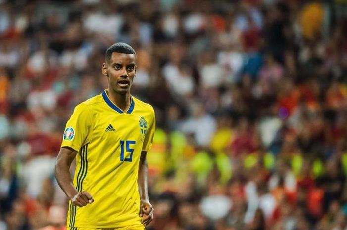 إصابة غامضة تبعد إيزاك عن الجولة التحضيرية .. الهلال يتحرك Capture