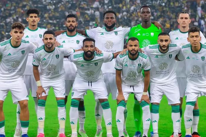 الأهلي يغري نجم الهلال "المنبوذ" في الصيفية .. رد حاسم من اللاعب Capture