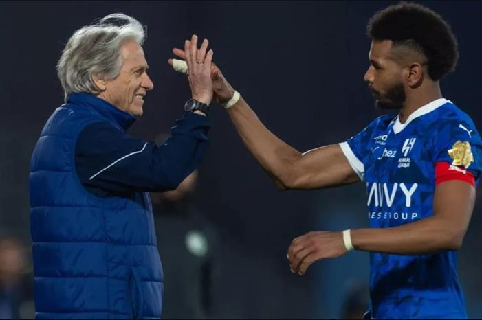 "طرد علي البليهي من الهلال" .. رد حاسم من القائد يفاجئ المدرج الأزرق Capture