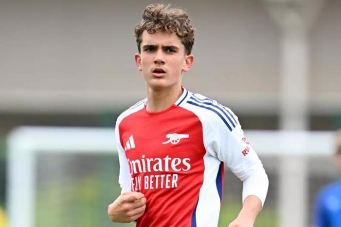 "ماكس دومان" ينضم لكتيبة "المراهقين" فى تشكيل "المدفعجية" Capture