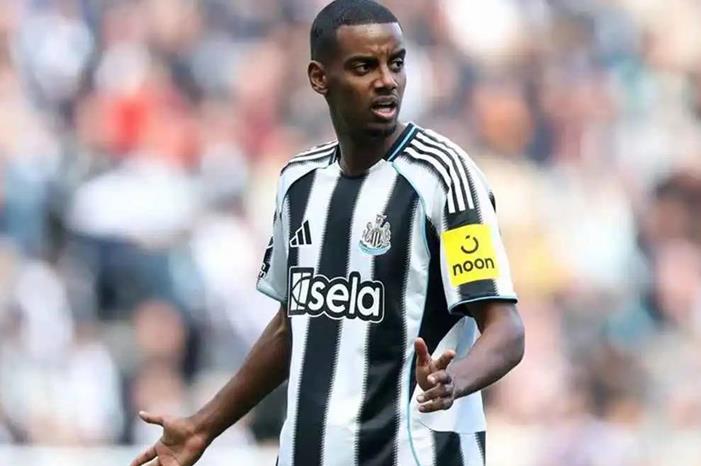 عرض تاريخي.. كم المبلغ الذي سيعرضه ليفربول لشراء إيزاك؟ Capture