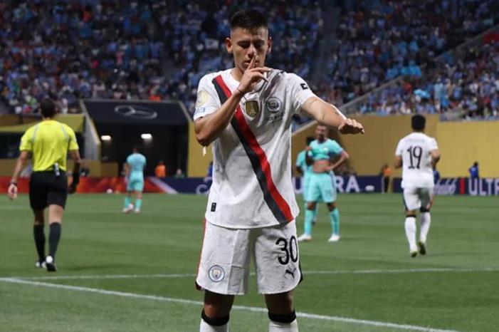 جناح مانشستر سيتي على رادار روما Capture