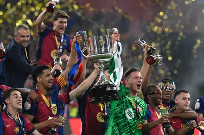 لاعب برشلونة يقطع إجازته ويُفاجئ الجميع بالعودة للتدريبات Capture