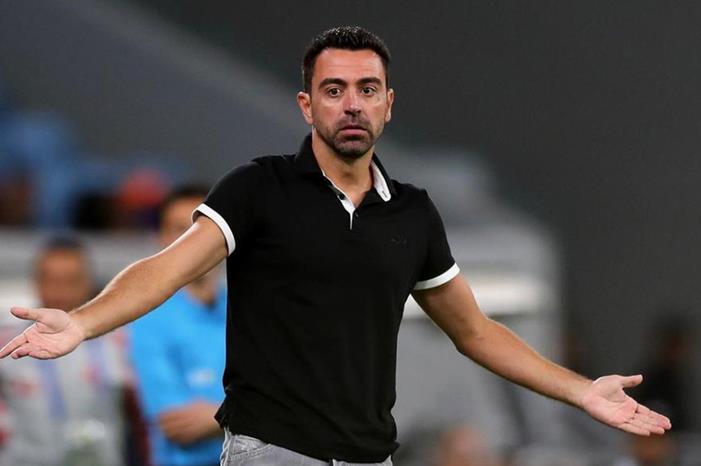 تشافي  يكشف عن استعداده للعمل في إنجلترا تشافي