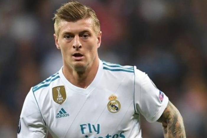 كروس يكشف رد فعل لاعبي ريال مدريد بعد سقوط برشلونة بالثمانية 201908181040574057