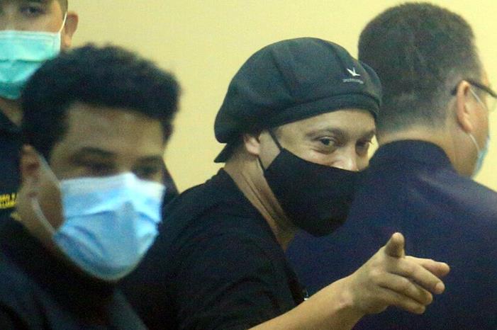 إطلاق سراح رونالدينيو 5f4441e24c59b768fe335f1a