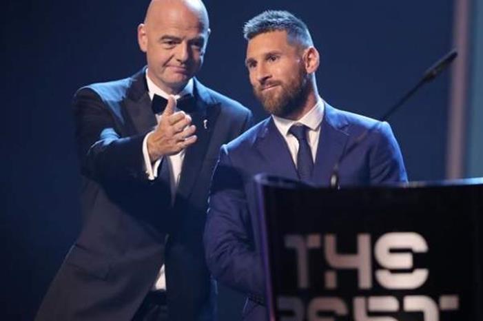 ميسي يطلب من الفيفا بطاقة لاعب مؤقتة 7624426_1598458394