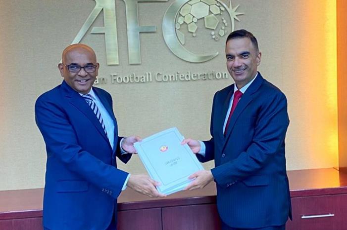 قطر تقدم ملف إستضافة أمم اسيا 2027 تسليم-ملف-960x525