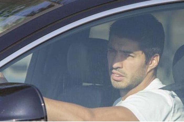 سواريز يعاند  برشلونة f2aab1937458c4ada20eefd8e2293452-920x425