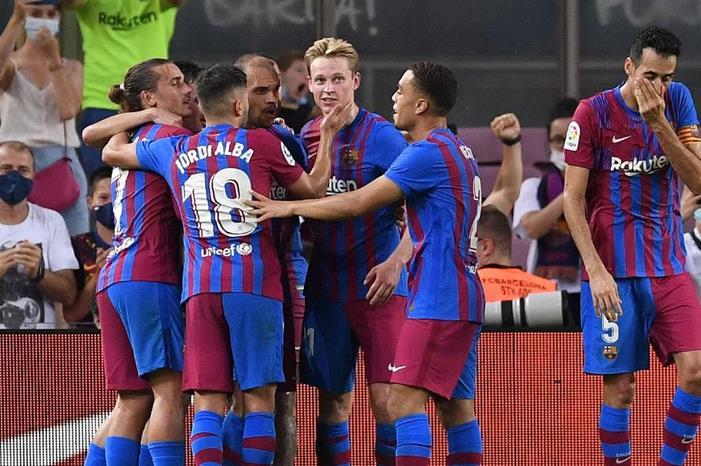 برشلونة يخوض المباراة الرسمية الثانية بعد رحيل ميسي الليلة martin-braithwaite-barcelona-vs-real-sociedad-la-liga-2021-22_it8o959beoi01tq5u28y4ir83