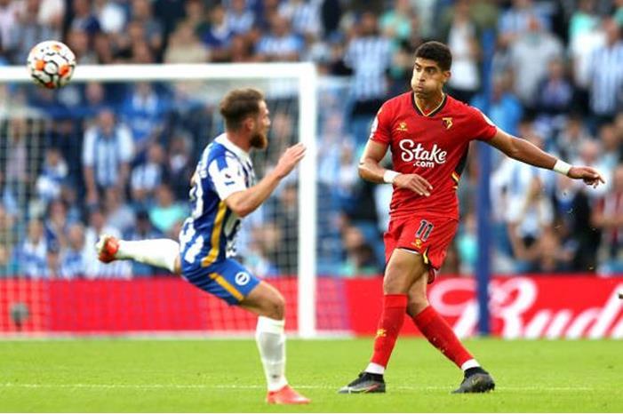 برايتون يتقاسم صدارة الدوري الإنكليزي الممتاز بالفوز على واتفورد adam-masina