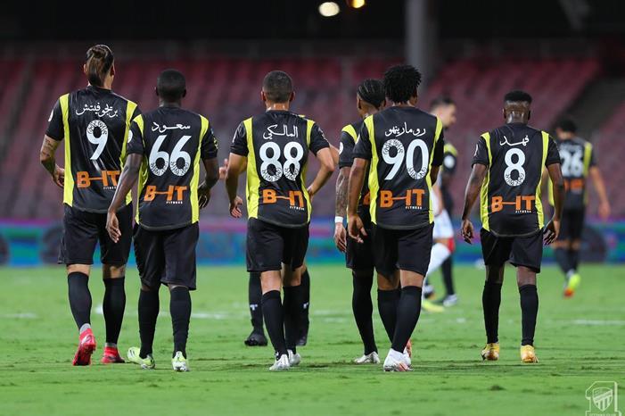 نقل مشجع الاتحاد إلى المستشفى بعد خسارة البطولة العربية .. صورة لاعبي-الاتحاد