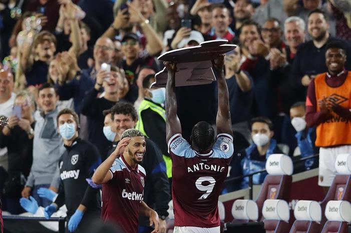 ليستر سيتي يتعرض لخسارة صاعقة برباعية ،، ورقم تاريخي لنجم وست هام 00-35