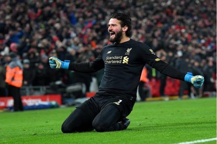 أليسون يتغنى بتشيلسي.. ويحدد أهداف ليفربول resize