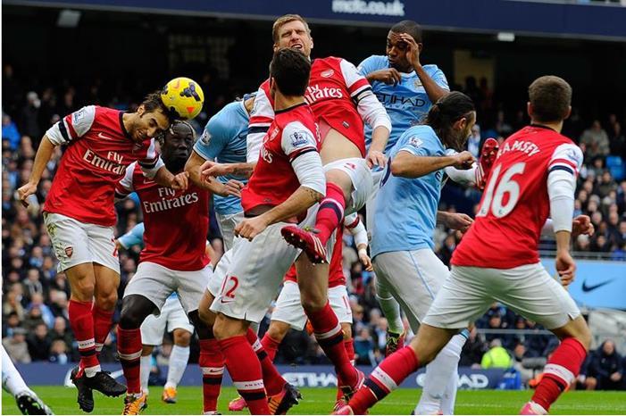 تشاكا يزيد محنة آرسنال أمام السيتي manchester-city-vs-arsenal-14122013_1qur3mc1geh4x1hkc07cuq7y08