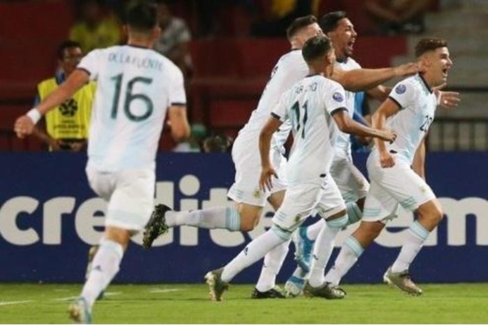 منتخب الأرجنتين يصدم أستون فيلا dfb93368-010a-4afc-9b05-a28bb68b44cf