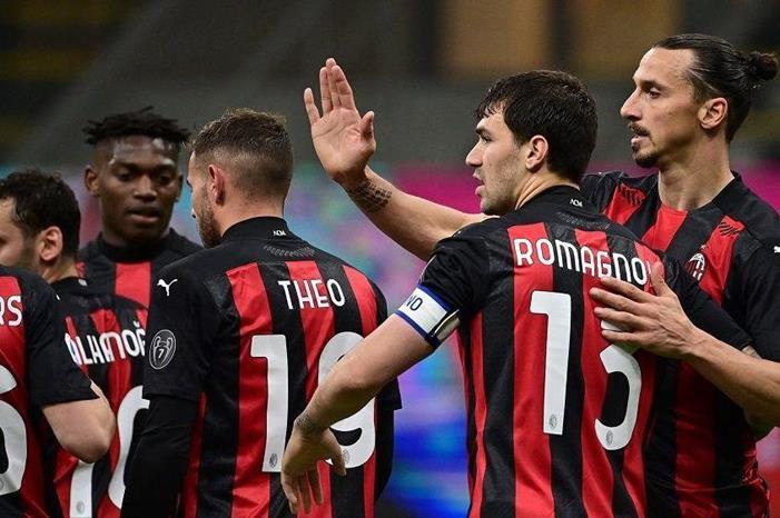 جمهور ميلان لدوناروما: لا ننسى الخونة 3764205-000_99689L