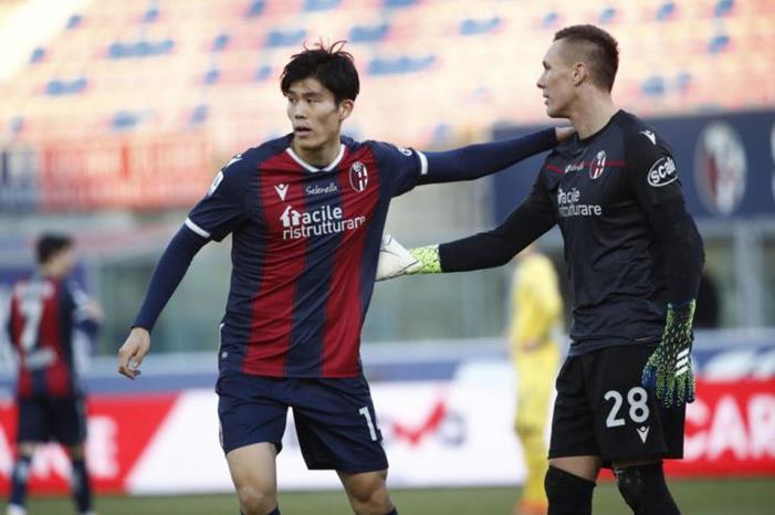 tomiyasu_skorupski_bologna_2101_bologna_epa-768x514