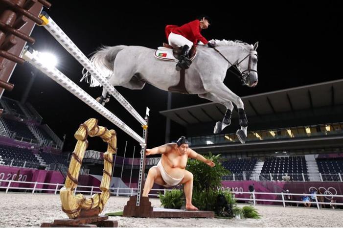 142721-تمثال-السومو-يثير-اللغط-فى-منافسات-الفروسية-باولمبياد-طوكيو