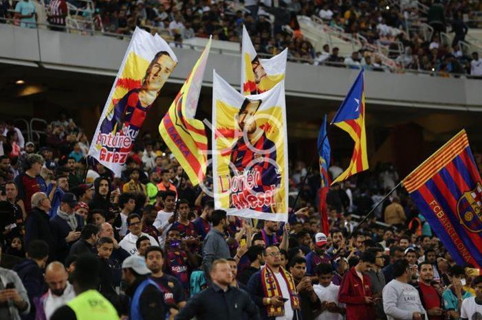 جماهير برشلونة تبادل ميسي الوفاء b9c005a8-2b5e-4902-ba96-b90539066142