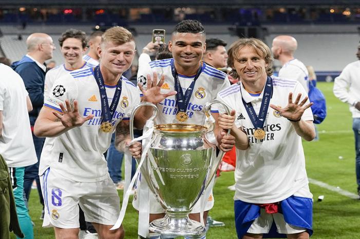 كاسيميرو: شعار ريال مدريد يجبرنا على الفوز بالألقاب GettyImages-1240975257