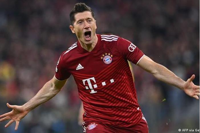 برشلونة يفتح باب الحصول على تذاكر تقديم ليفاندوفسكي 61456777_401