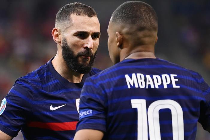 مبابي: أرشح 3 لاعبين للكرة الذهبية.. أنا منهم 8437f416fc128ae70bf0599bd08b1d6e731a1293