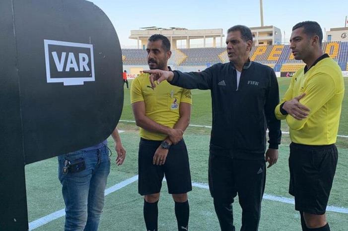 جمال الغندور يحرج سيف زاهر بسبب ركلة جزاء الأهلي ضد المقاصة gamal