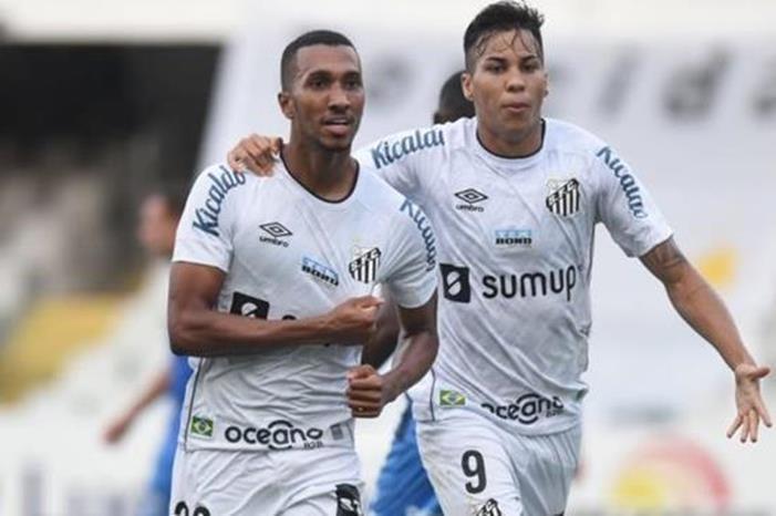 مدرب سانتوس يكشف حقيقة مفاوضات الأهلي لضم لوكاس براجا fggdf