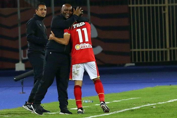 موسيماني يتفاعل مع تغريدة مشجع طالب بعودته للنادي الأهلي المصري mosimane