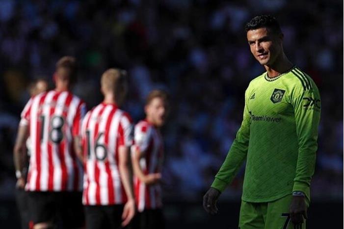 لاعبة كرة قدم تسخر من كريستيانو رونالدو (صورة) 62fd201d4c59b7286426d954