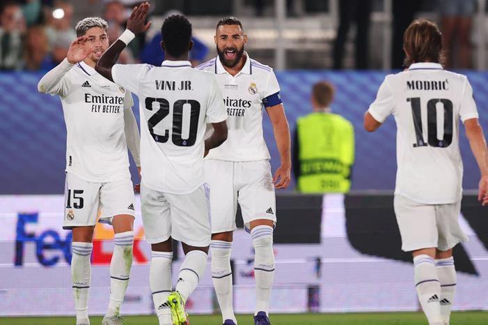 بنزيما يقود التشكيلة المتوقعة لريال مدريد أمام سيلتا فيجو Benzema_Real_Madrid_Eintracht_Supercup_2022