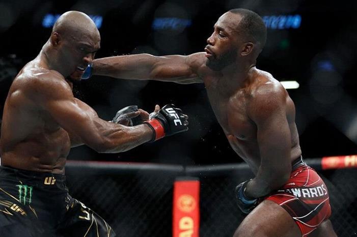 ركلة قاضية مذهلة تمنح ليون إدواردز الفوز على كامارو عثمان (فيديو) lyoun