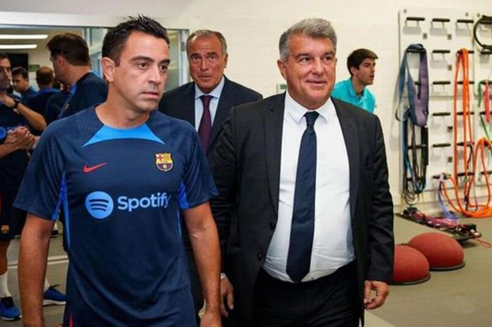 برشلونة يسعى للتعاقد مع أربعة لاعبين آخرين قبل نهاية الميركاتو barca-3