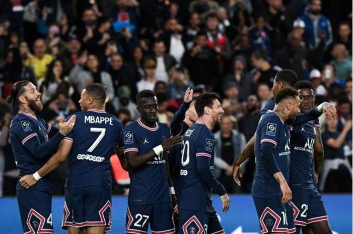 باريس يعلن عن أول ضحايا الإصابات في زمن جالتيه GettyImages-1240186316