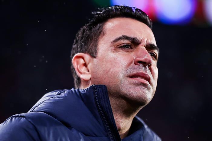 تشافي يتمسك ببقاء لاعب برشلونة image